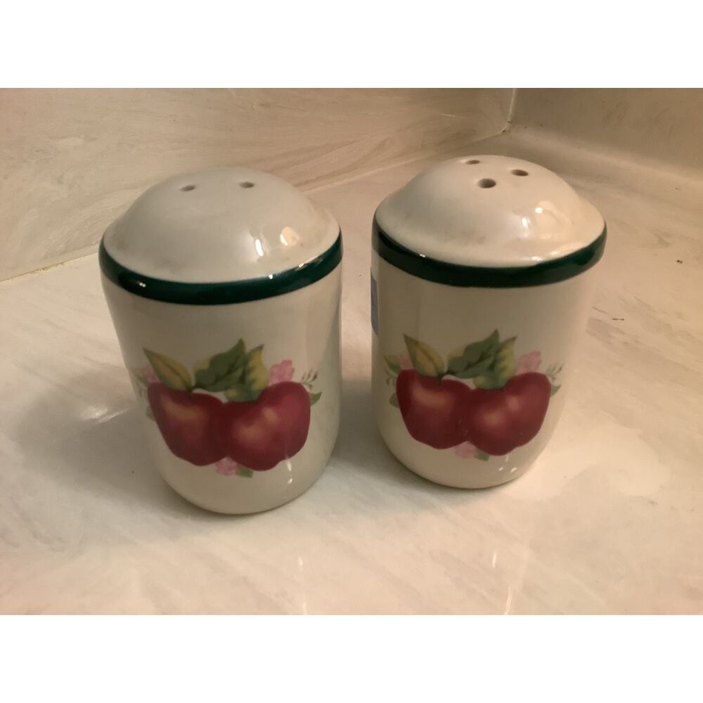 Four Star International Salt & Pepper Shaker Set 3 1/2"